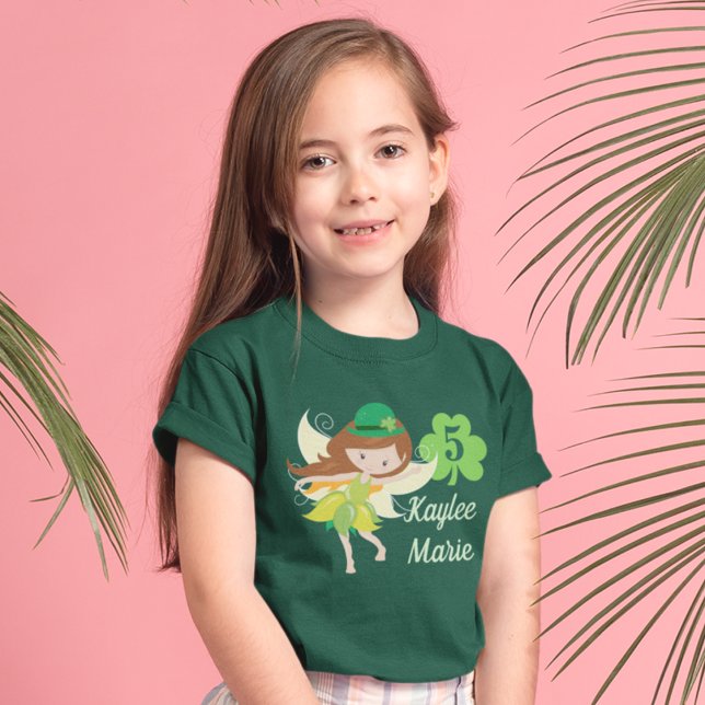 Niedliches Custom St. Patrick's Day Birthday Girl T-Shirt (Von Creator hochgeladen)