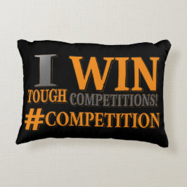 niedliches Design: "TOUGH COMPETITIONS". Jetzt kau Dekokissen