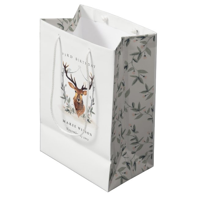 Niedliches Dusky Deer Floral Wappen jeden Geburtst Mittlere Geschenktüte (Vorderseite Schrägansicht)