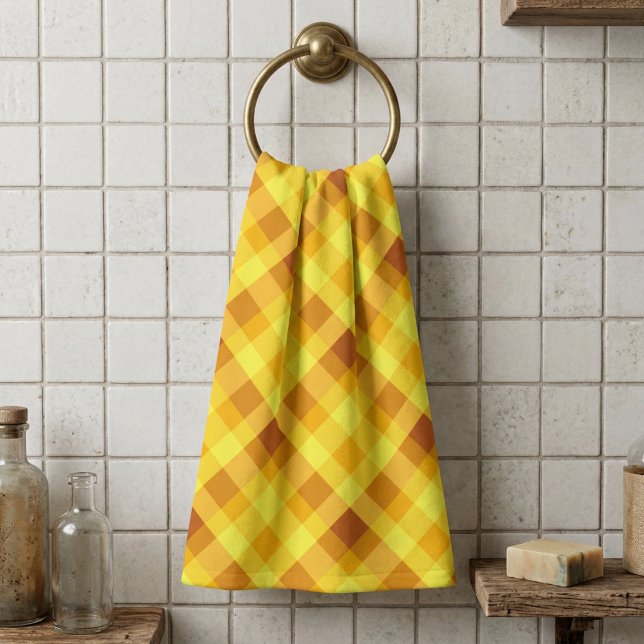 Niedliches Ei Gelb Kariert Handtuch (Cute Egg Yolk Yellow Plaid Hand Towel hanging on a towel ring in rustic style bathroom.)