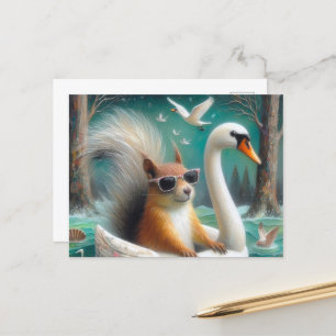 Niedliches Eichhörnchen auf einer Swan Floatie mit Postkarte
