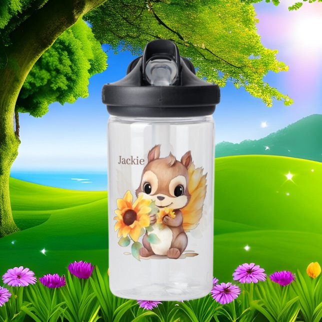 Niedliches Eichhörnchen, das Blume Trinkflasche (Von Creator hochgeladen)
