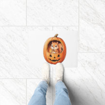 Niedliches Eichhörnchen in Halloween-Kürbis Jack o