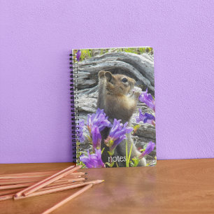 Niedliches Eichhörnchen und Wildblumen Natur Foto Notizbuch