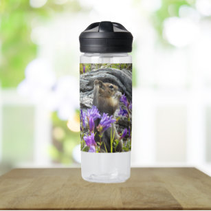 Niedliches Eichhörnchen und Wildblumen Natur Foto Trinkflasche