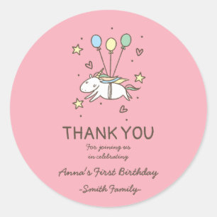 Niedliches Einhorn auf Laurels. Geburtstag. Danke. Runder Aufkleber