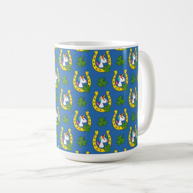 Niedliches Einhorn auf St Patrick's Day Pattern Kaffeetasse (VorderseiteRechts)