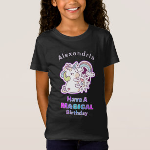 Niedliches Einhorn hat ein magisches Geburtstagski T-Shirt