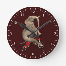 Niedliches Elefantenreiten