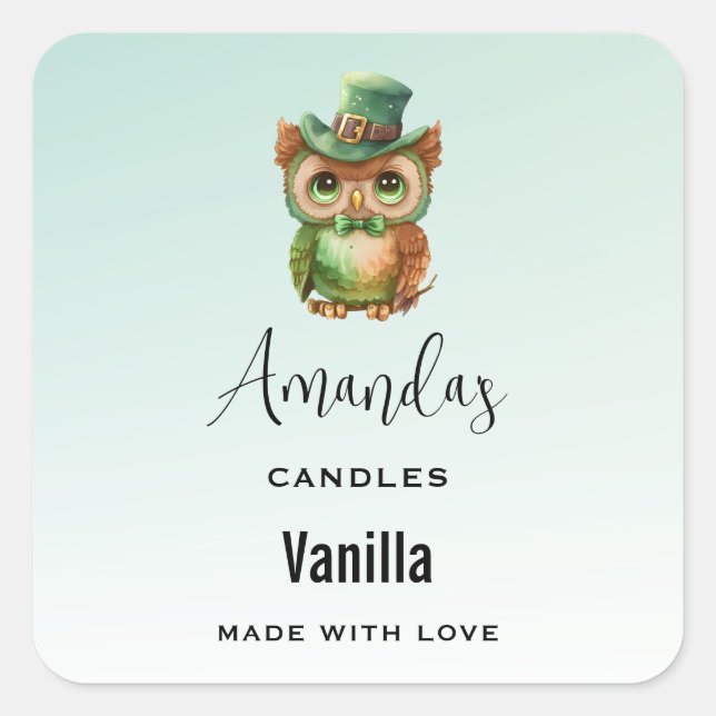 Niedliches Eule in einem "Green Top Hat"-Geschäft Quadratischer Aufkleber (Vorderseite)