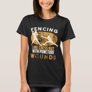 Niedliches Fechten wie Schach, aber mit Stichwunde T-Shirt