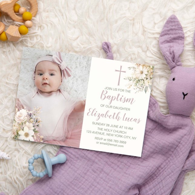 Niedliches Floral Baby Girl Taufe Foto Einladung (Cute Floral Baby Girl Baptism Photo Invitation)