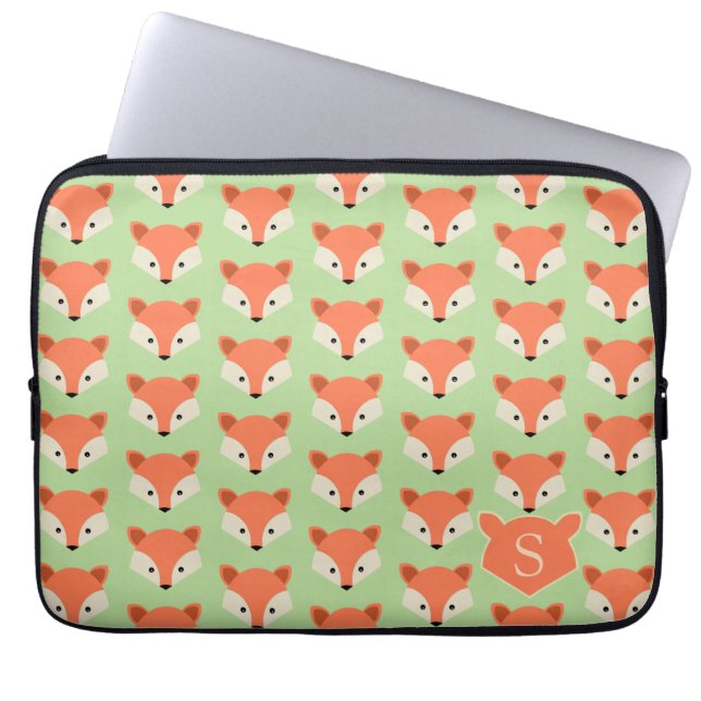 Niedliches Fox-Muster auf grüner Monogram Laptopschutzhülle (Vorderseite)