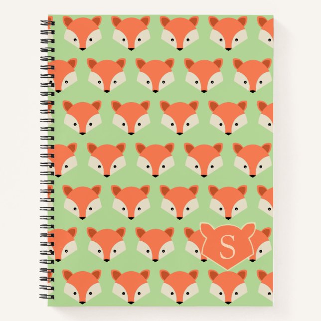 Niedliches Fox-Muster auf grüner Monogram Notizbuch (Vorderseite)