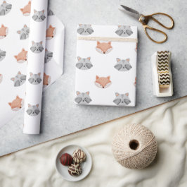 Niedliches Fuchs- und Raccoon-Muster. Waldtiere Geschenkpapier