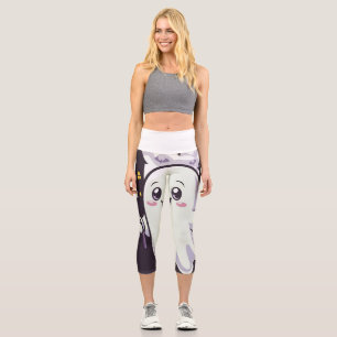 Niedliches Ghosting-Poster mit einer spielerischen Capri Leggings
