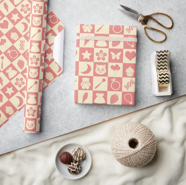 Niedliches Girl Modern Pink Checkered Icons Muster Geschenkpapier (Kunsthandwerk)
