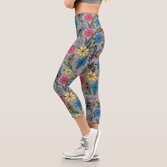 Niedliches Girly Pink Blue & Yellow Floral Grau De Capri Leggings (Links)