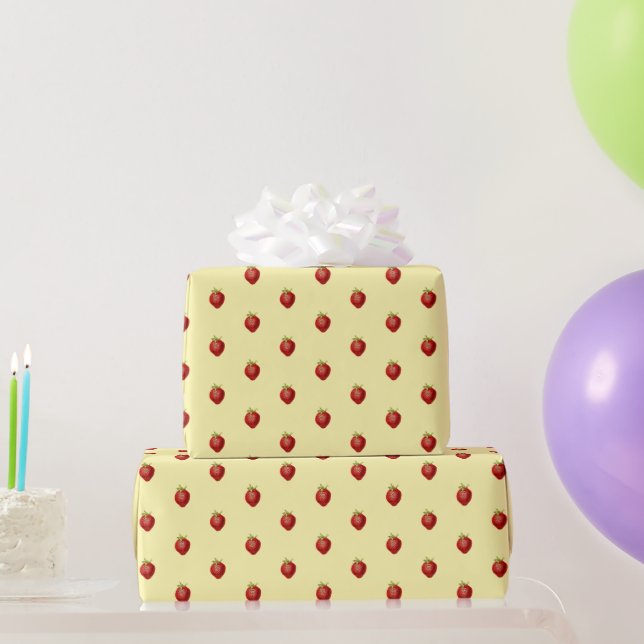 Niedliches Girly Strawberry Muster auf Creme Geschenkpapier (Partygeschenke)