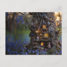 Niedliches Gnome-Haus in einem Baum Postkarte