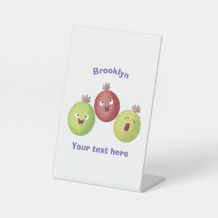 Niedliches Gooseberry-Trio mit Cartoon Sockelschild