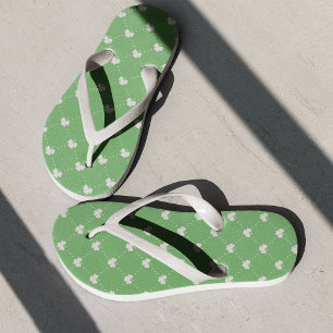 Niedliches Green St Patrick's Day Kleeblatt Muster Flip Flops