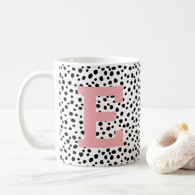 Niedliches großes rosa Initial auf Dalmatiner Spot Kaffeetasse (Mit Donut)
