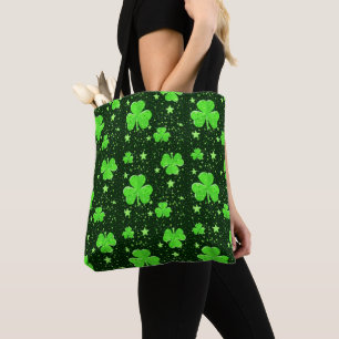 Niedliches grünes Kleeblatt hat Iren-St Patrick