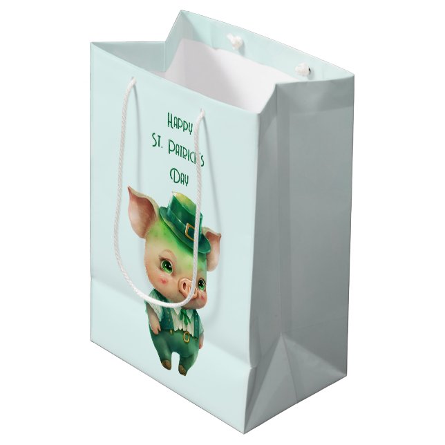 Niedliches grünes St. Patrick's Day Pig Mittlere Geschenktüte (Vorderseite Schrägansicht)