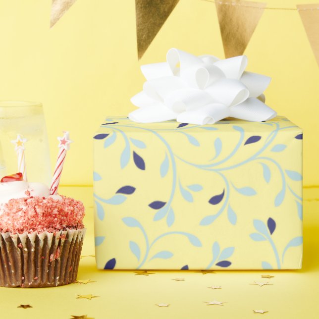 Niedliches gürtelgelbes Blumenmuster, Monogramm Geschenkpapier (Geburtstagsparty)