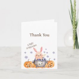 Niedliches Halloween Cauldron Baby ist Braudusche Einladung