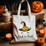 Niedliches Halloween-Sonnenblumenhut-Trick oder -B Tragetasche<br><div class="desc">Dieses Halloween-Totensack hat ein niedliches Hexengesicht mit einem rustikalen Hut mit Sonnenblumen. Im folgenden Text steht "Trick or Treat" in einem Schriftart mit Pinselspitzen im Stile der schwarzen Handschrift.</div>