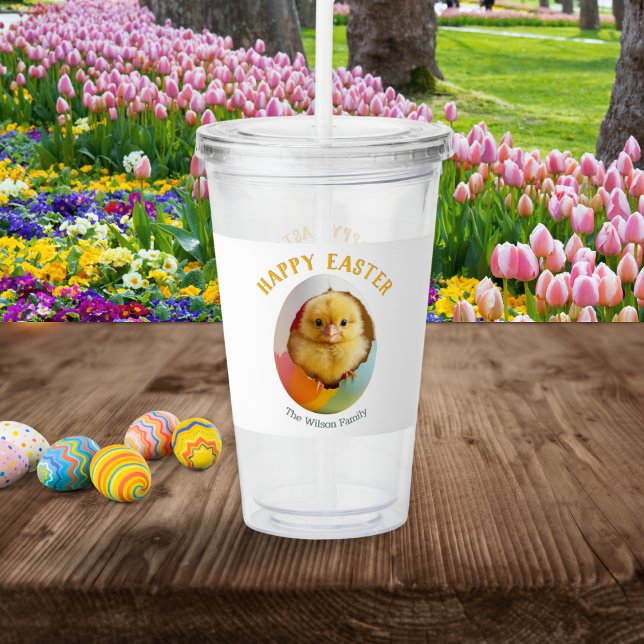 Niedliches Hatching Chick Colorful Happy Ostereier Acryltrinkbecher (A personalized tumbler with picture of an Easter chick in a colorful egg and Happy Easter greeting)