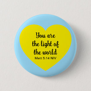 Niedliches hellgelbes Herz Licht der Welt Blau Button