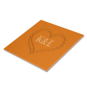 Niedliches Herz auf Orange Add Initials Tile Fliese
