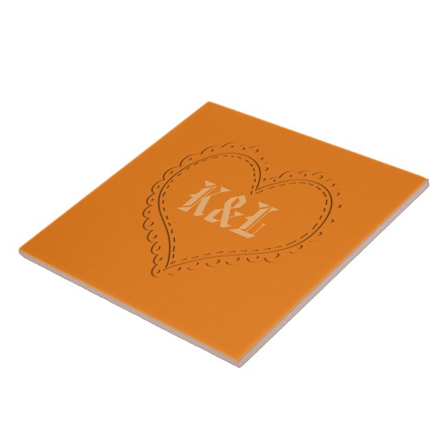 Niedliches Herz auf Orange Add Initials Tile Fliese (Seite)