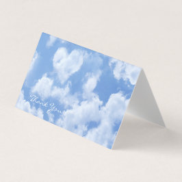 Niedliches Herz gestreift Wolke in blauem Himmel f