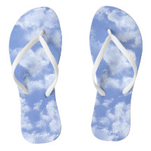 Niedliches Herz gestreift Wolke in blauem Himmel f