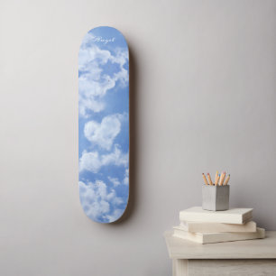 Niedliches Herz gestreift Wolke in blauem Himmel f Skateboard
