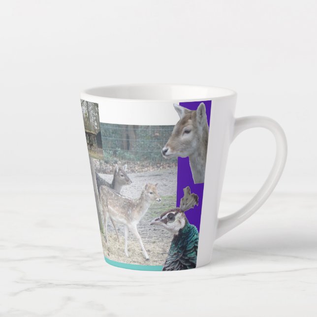 Niedliches Hirsch mit Pfauendesign Latte Tasse (Rechts)