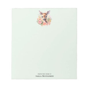 Niedliches Hirsch, umgeben von Rose Notizblock