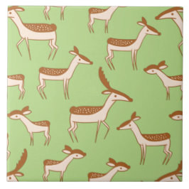 Niedliches Hirsch und Familie Fliese