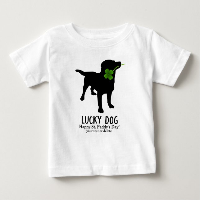 Niedliches Irish St. Patrick's Day Black Lab Lucky Baby T-shirt (Vorderseite)