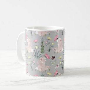 niedliches Kaninchen mit Blume und Schmetterlingen Kaffeetasse