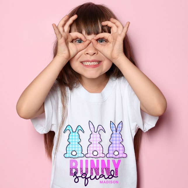 Niedliches Kariertes Bunny Squad Rabbit Personalis T-Shirt (Von Creator hochgeladen)