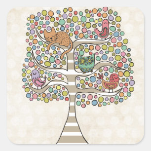 Niedliches Katzenjammer und Vögel in einer Baumill Quadratischer Aufkleber