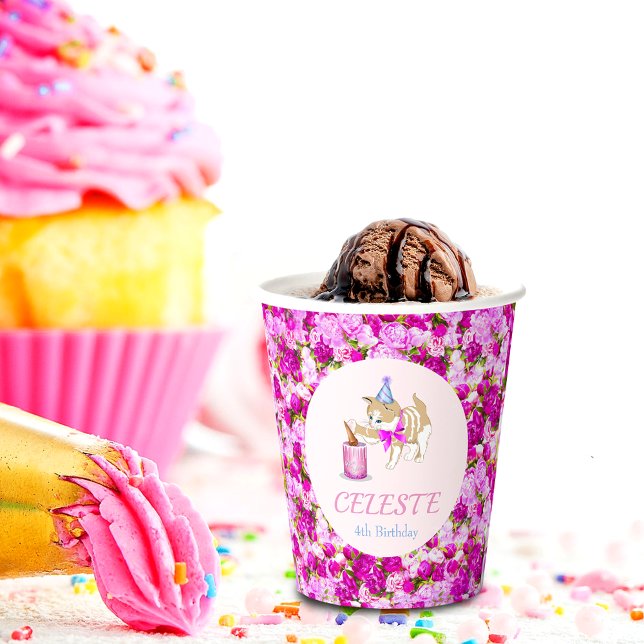 Niedliches Katzenschwimmen mit Peonies und Glitzer Pappbecher (Von Creator hochgeladen)