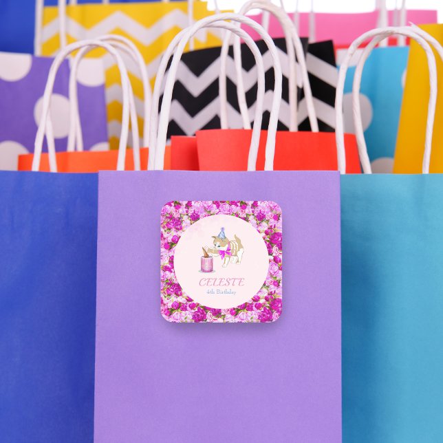 Niedliches Katzenschwimmen mit Peonies und Glitzer Quadratischer Aufkleber (Von Creator hochgeladen)