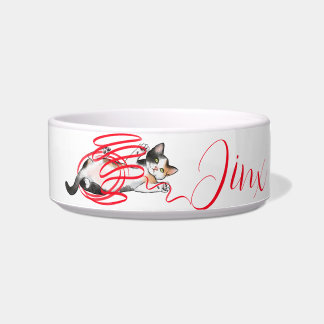 Niedliches Katzenspielen mit einer Multifunktionsl Napf