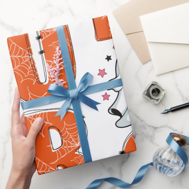 Niedliches Kawaii Ghost "Boo" Halloween Design Geschenkpapier (Schenken)